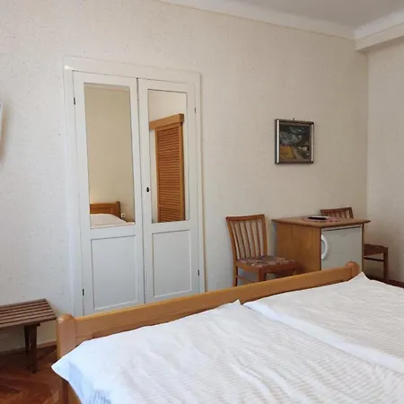 & Oliva Pensión Novi Vinodolski